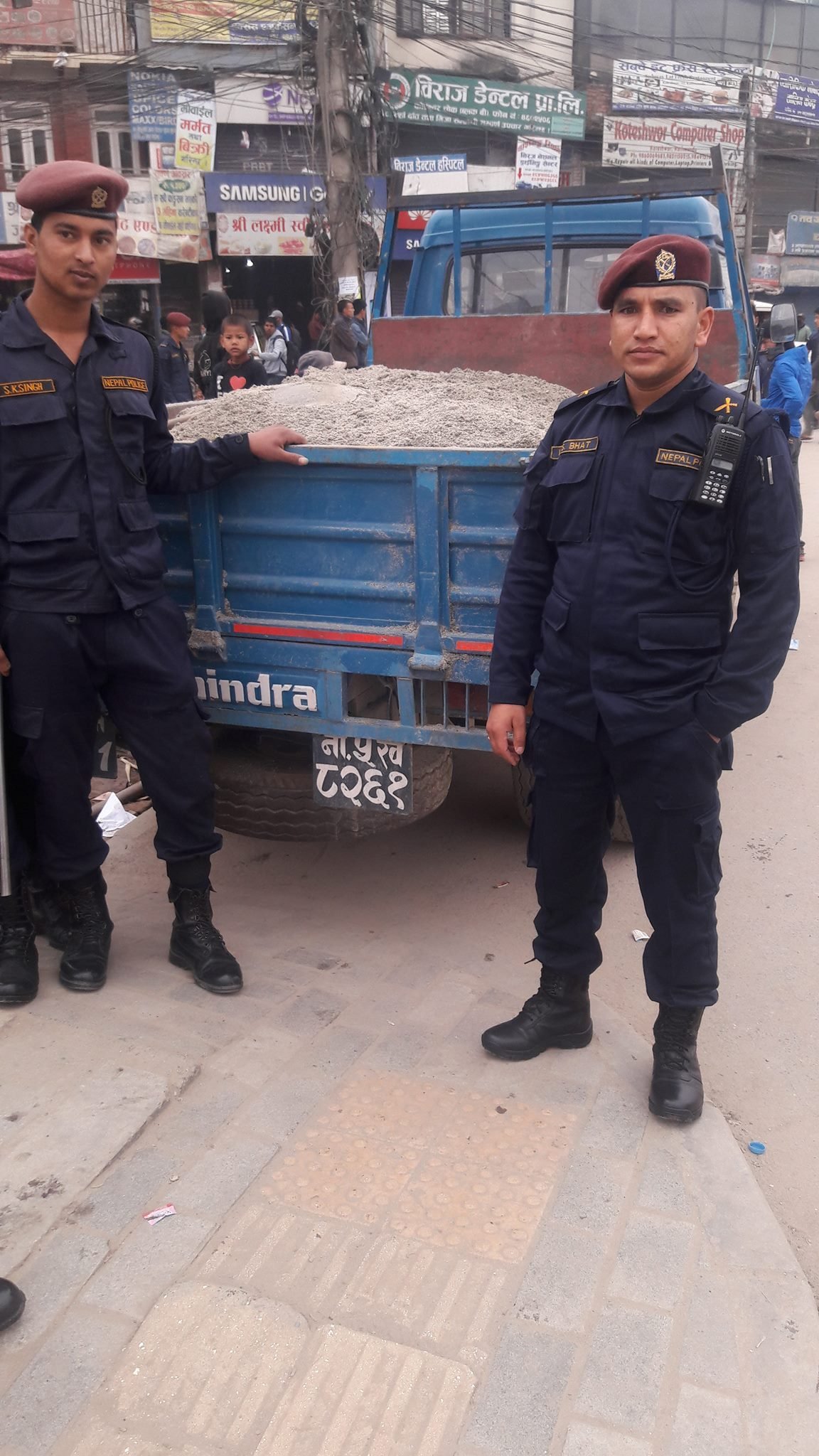   मनहरा खोलबाट बालुवा उठाउँदा–उठाउँदै पक्राउ