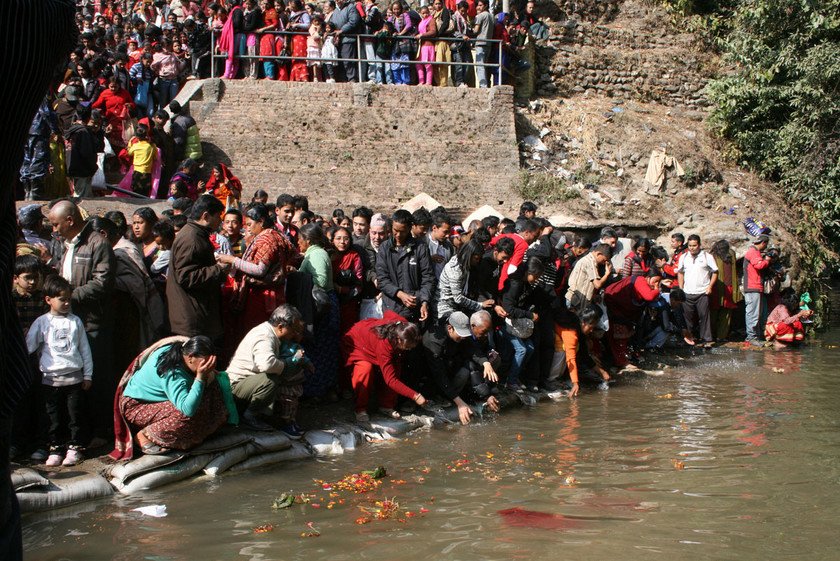   स्वस्थानी व्रत साङ्गेमा मीत लाउँदै