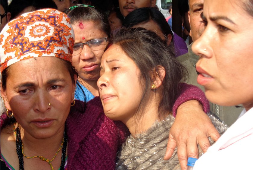   जहाज दुर्घटनामा परि ज्यान गुमाएको शव आफन्तको जिम्मा लगाइयो, ५ जनाको मात्र पहिचान खुल्यो