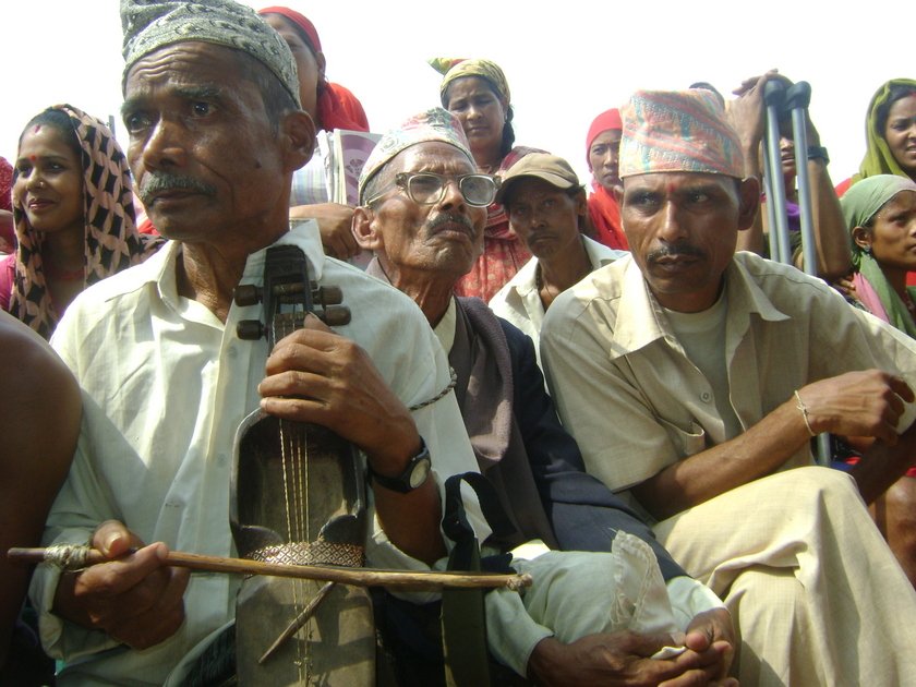   गन्धर्वहरु पुख्र्यौली पेसा छोडी अन्य पेसा अङ्गाल्न बाध्य