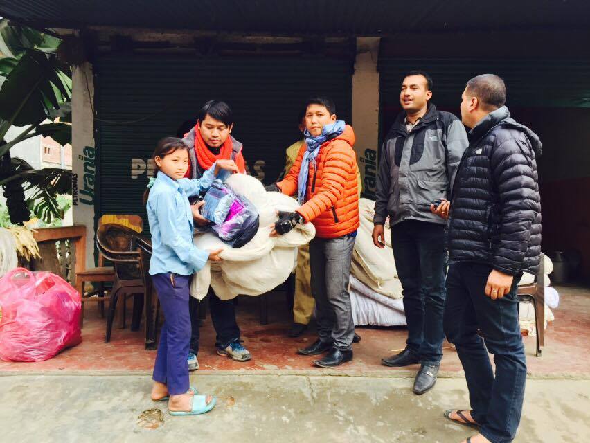   भूकम्पपीडित चेपाङलाई उपराष्ट्रपति छोराले राहत बाँडे