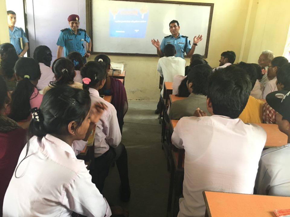   लागूऔषधबारे शिक्षा दिन स्कूलमा प्रहरी