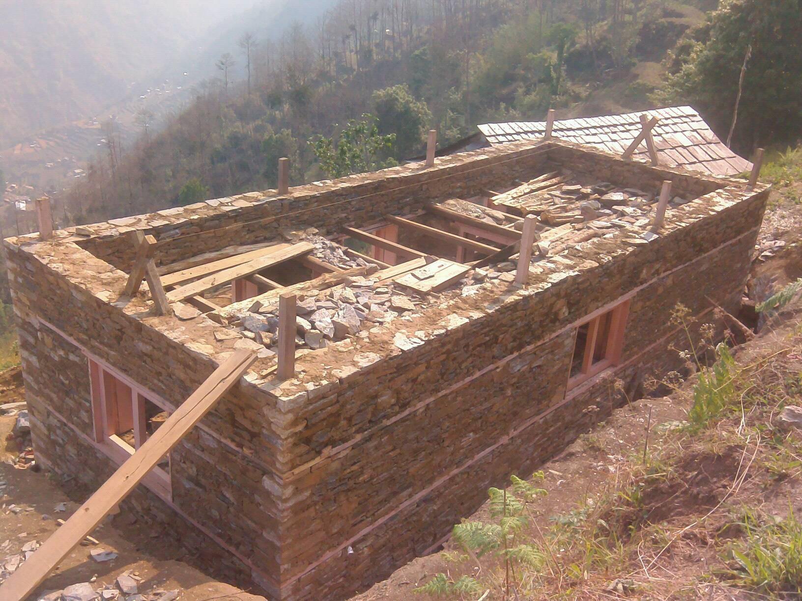   ओखलढुंगाको सुकुम्बासी परिवारको घर निर्माण सुरु