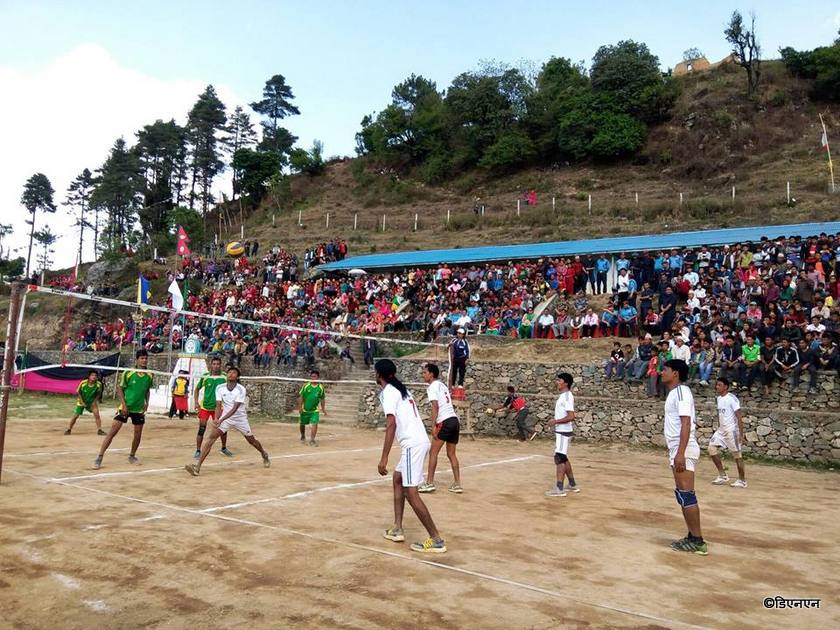   जिल्ला स्तरीय भलिबलकोे उपाधि सशक्त युवा समूह आग्रालाई