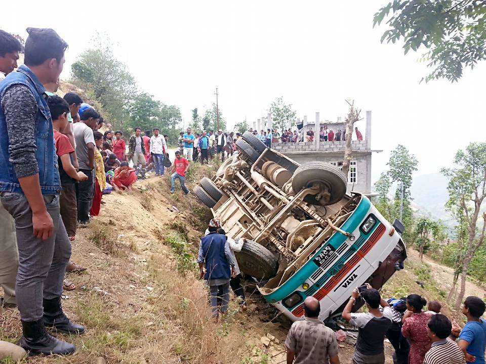   सिन्धुपाल्चोकमा बस दुर्घटना, तीस घाइते