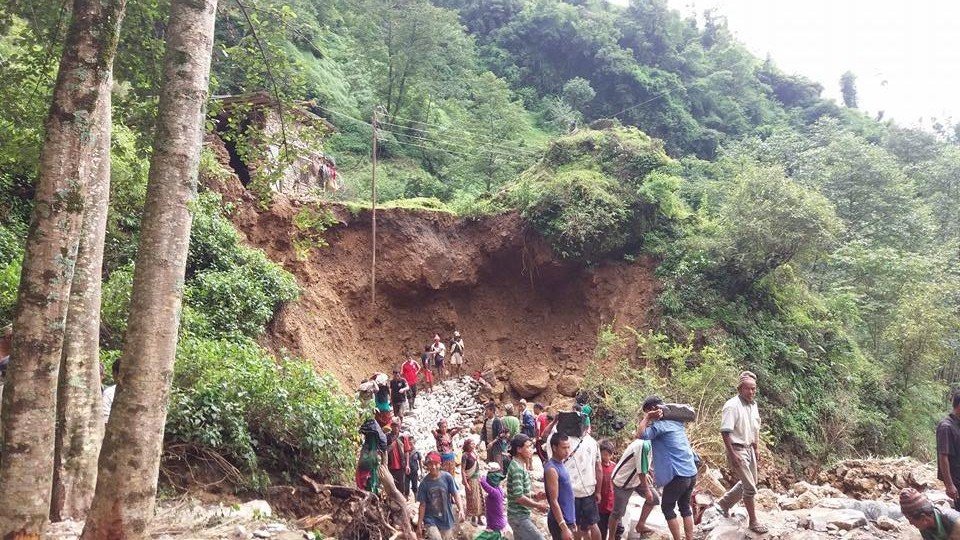 बाढी पहिरोले जनजीवन कष्टकर, राहत खोज्दै अर्खावासी सदरमुकममा