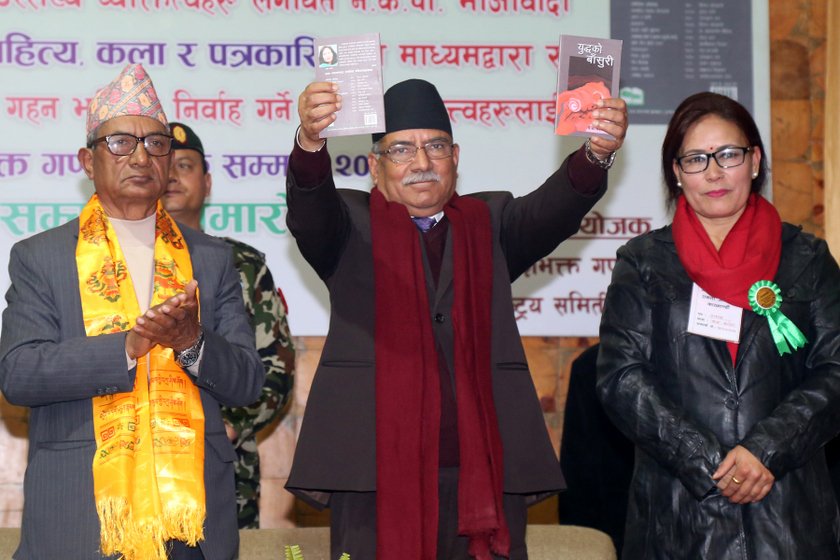   एकैसाथ तीन कृति विमोचन गर्दै प्रधानमन्त्रीले भने, 'नेताहरु सफल साहित्यकार बन्दै गएको देख्दा डाहा लाग्यो'