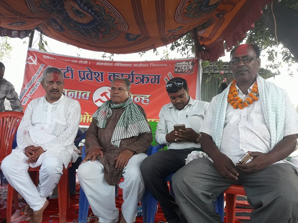   राजपाले आन्दोलनको घोषणा गरेकै दिन मधेशमा ४ सय नेता कार्यकर्ताद्वारा पार्टी परित्याग
