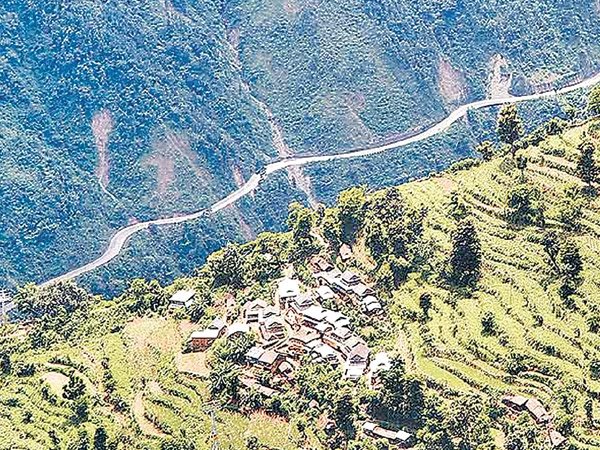   मुग्लिन–नारायणगढ सडक खण्ड पहिरोका कारण अवरुद्ध : सवारी साधन त्रिभुवन राजपथ हुँदै काठमाडौँतर्फ