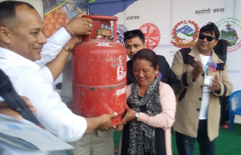   पोखराको औद्योगिक मेलामा ग्यास सिलिण्डर उपहार !
