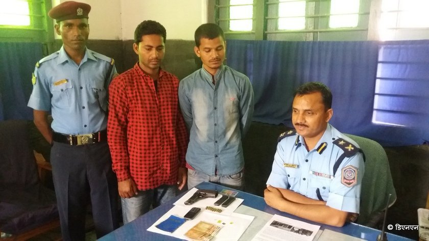   अमेरिकन पेस्तोलसहित दुई युवक पक्राउ