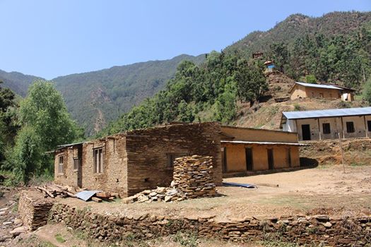   पानीसँगै आएको हावाहुरीले विद्यालयको छाना उडायो , ७ विद्यार्थी घाइते