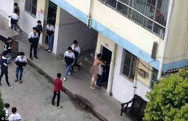   विद्यार्थीकै अगाडि शिक्षकले बलात्कार गर्ने प्रयास गरेपछि..