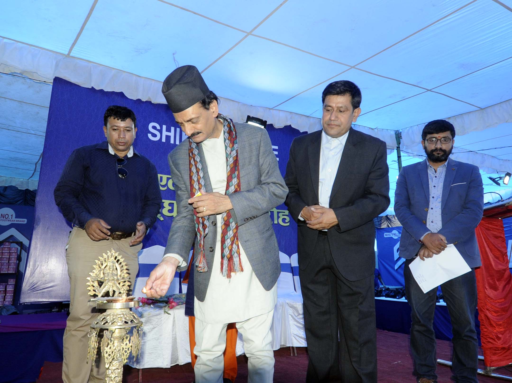   शिखर क्रेजी सेल मेला सुरु