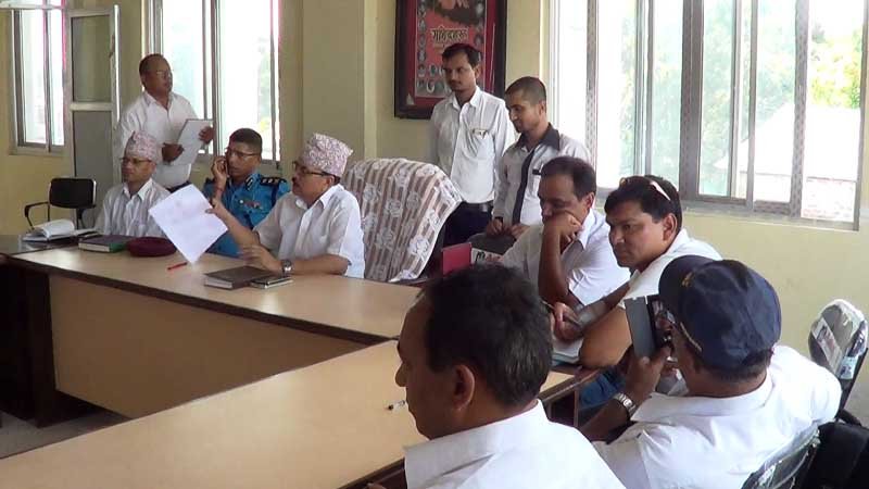  गुनासो बढेपछि एम्बुलेन्समा कडाई