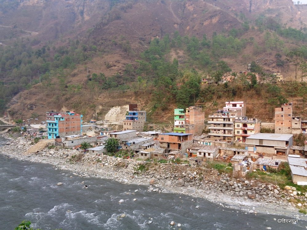   नदी किनारमा बस्नेका दुःख