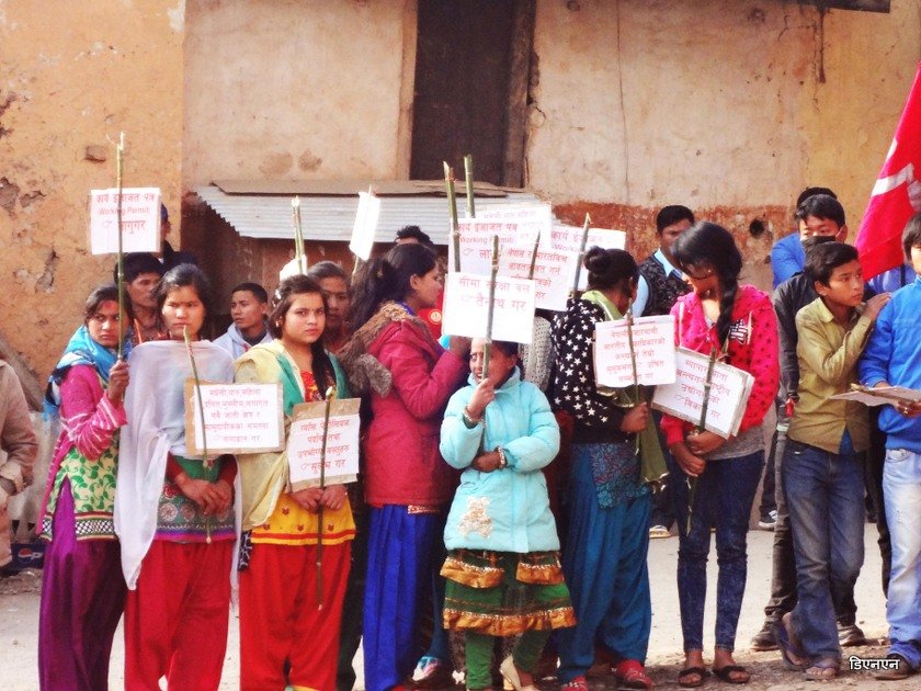   नाकाबन्दीको विरोध  गर्दै रोल्पामा विप्लवको प्रदर्शन