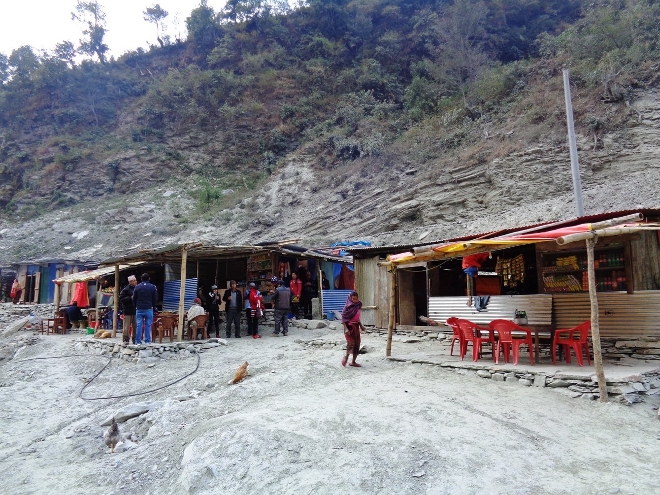   पहिरोको जोखिम रहेको स्थानमा बसोबास
