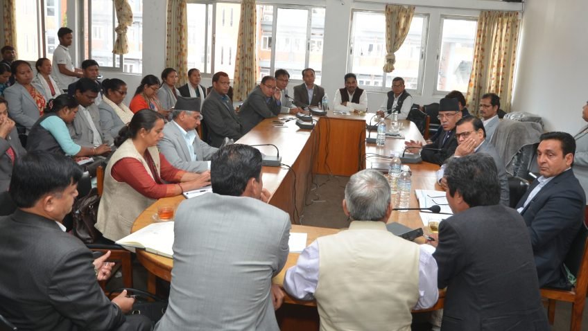   ८० जना सांसद राखेर प्रचण्डले भने–अरुले पिठो बेचे, हामी चामल त बेचौं