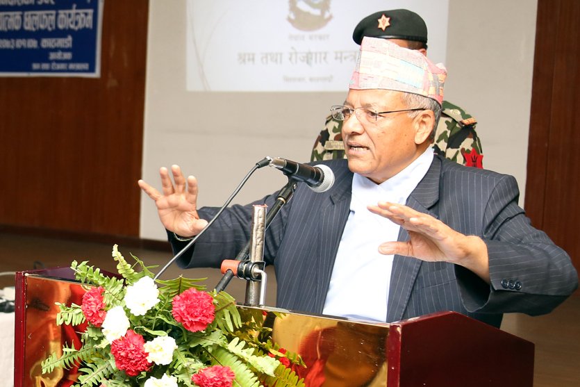   दुई सातादेखि लागेको डढेलोले मानिस र जनावरको ज्यान जोखिममा