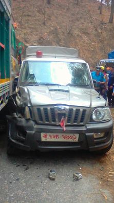   ट्रकको ठक्करबाट दुई सशस्त्र प्रहरी घाइते
