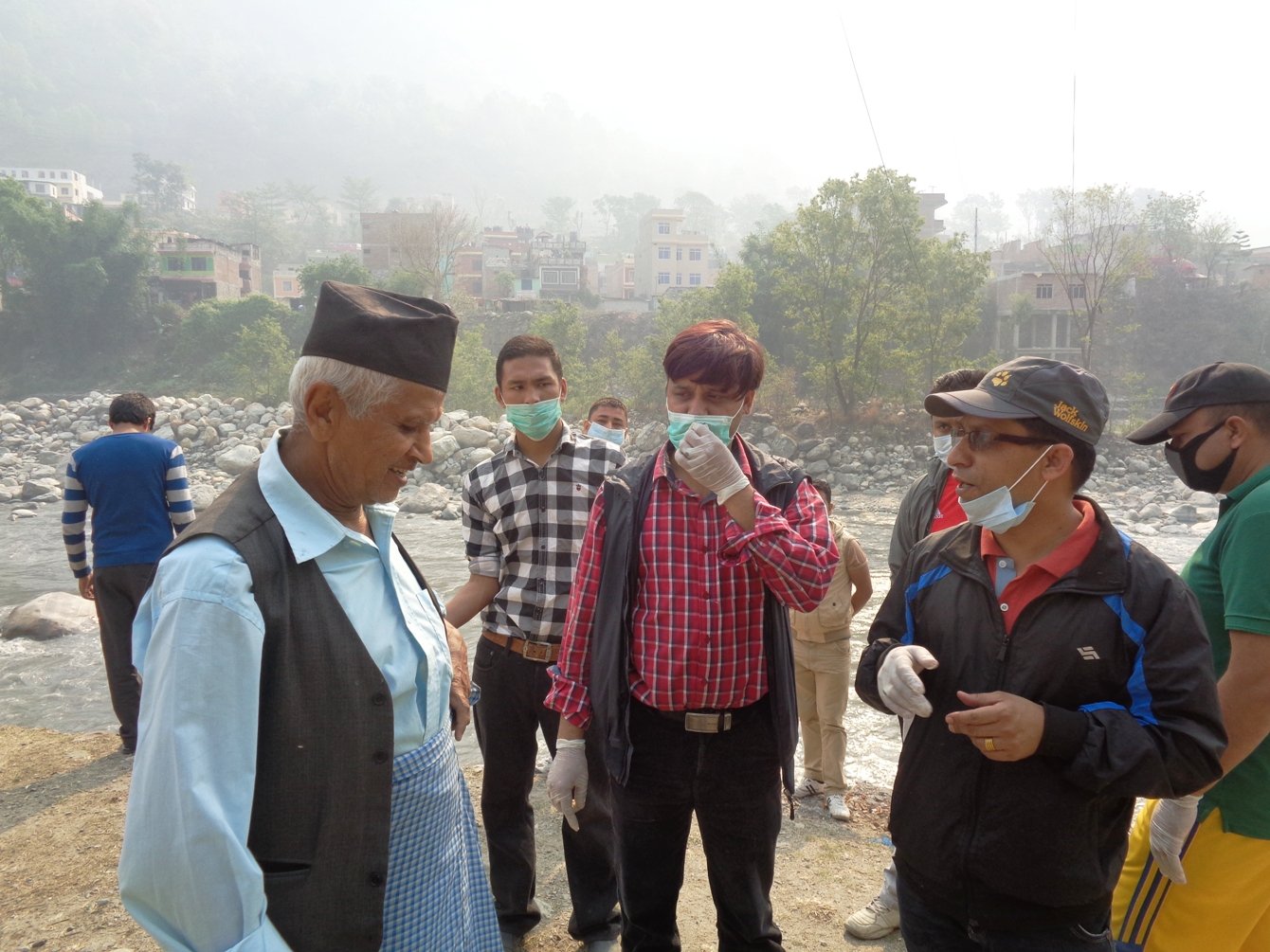   सुध्रिएन नदी किनारमा फोहोर फाल्ने बानी