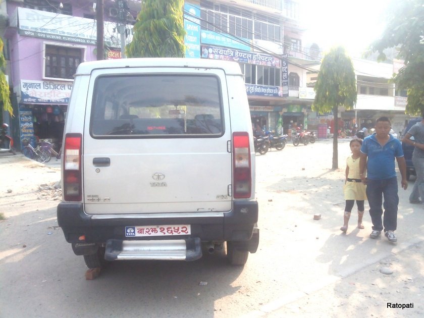   व्यस्त सडकमा सरकारी गाडी अलपत्र छाडेर मन्त्रीको पिए वेपत्ता
