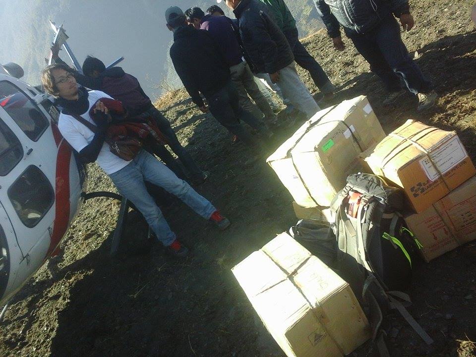   गुदेलमा हेलिकोप्टरबाट औषधी सहयोग