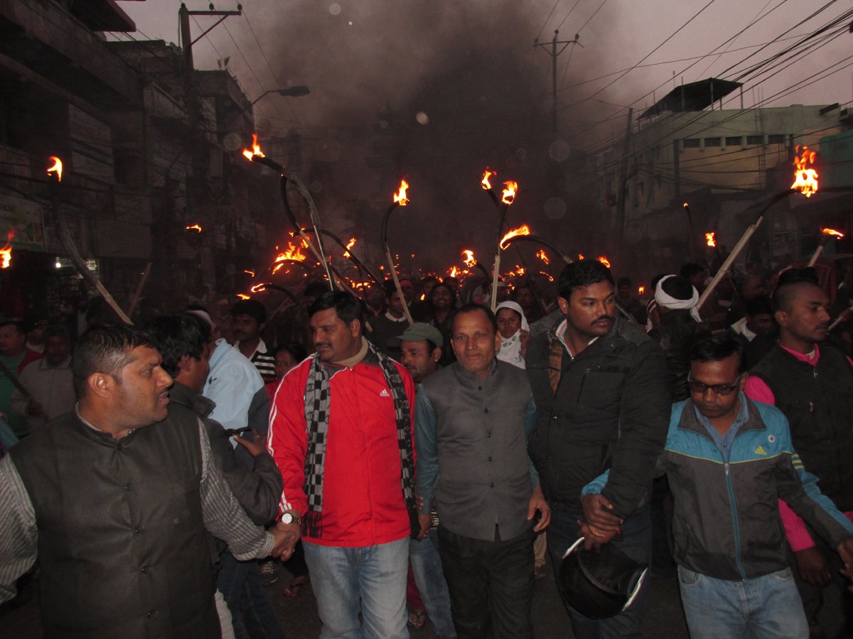 गठबन्धनद्वारा वीरगन्जमा मशाल जुलुश प्रर्दशन