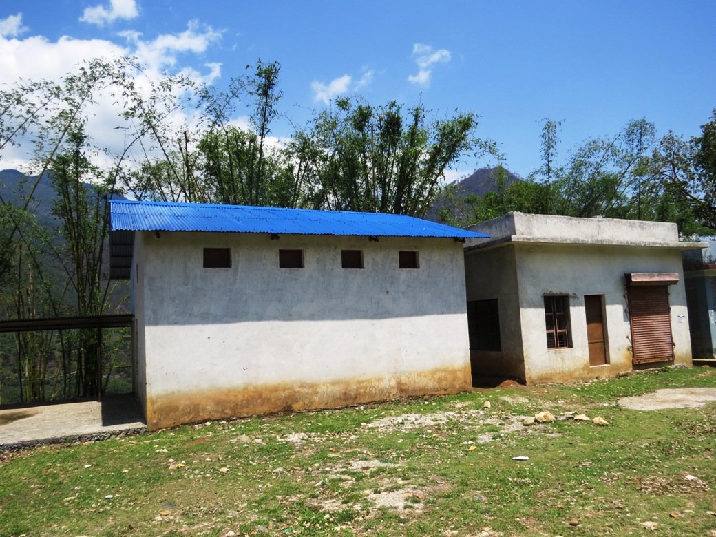   हावाहुरीले दुई वटा विद्यालयको छानो उडायो