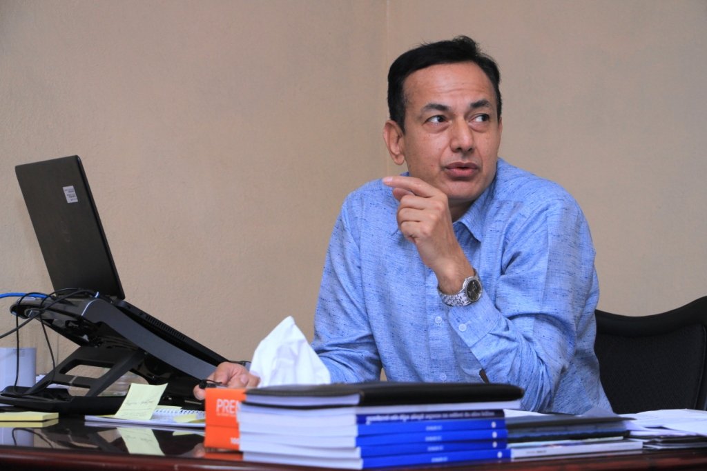   पुराना फाइल खोल्दै नवराज सिलवाल, तीस बर्षदेखि लुकेर बसेका भटाभट जेल !