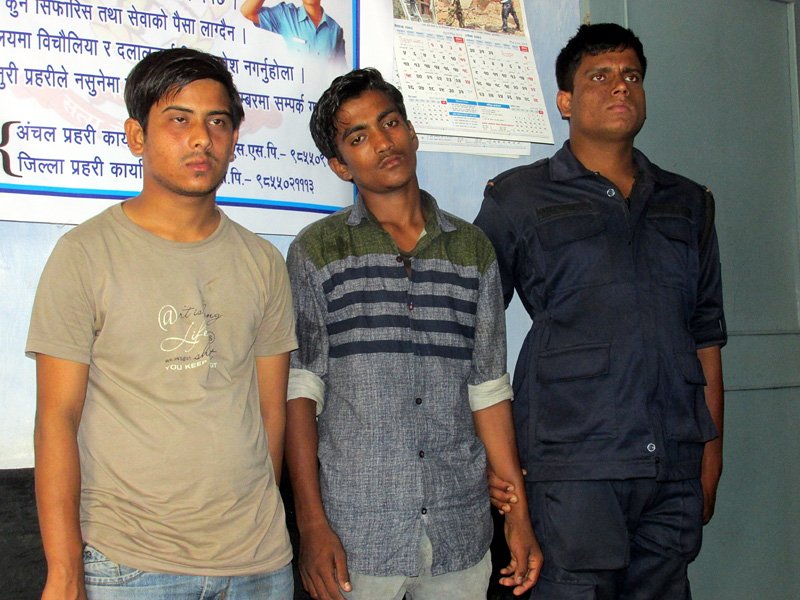   बैंकबाट रकम लुटेर भाग्ने दुई भारतीय पक्राउ
