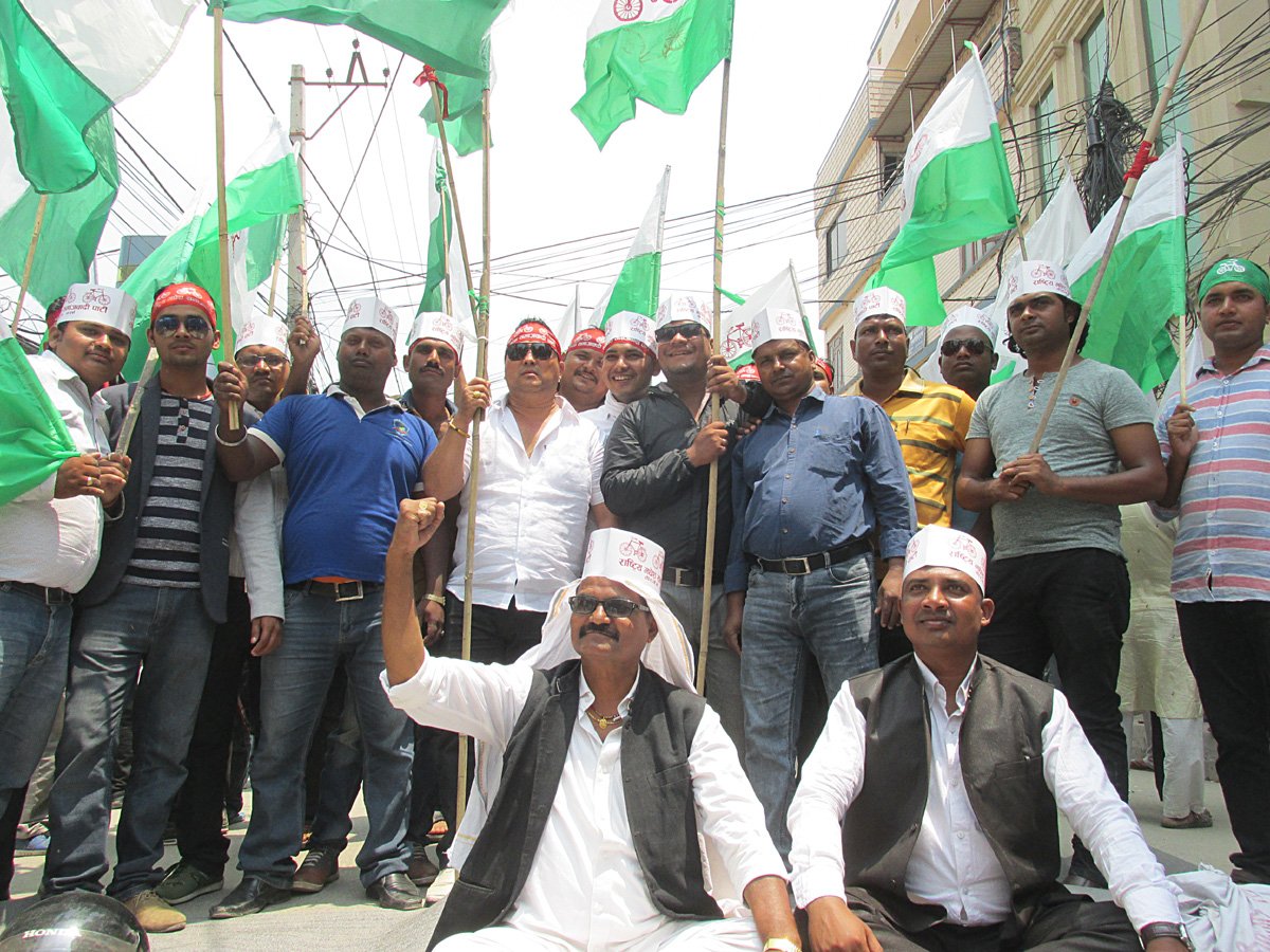   तस्बीरमा यस्तो देखियो गठबन्धनको ‘वारपारको आन्दोलन’