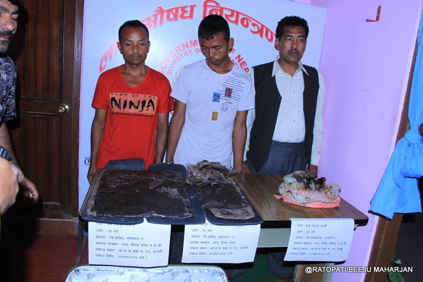   ठूलो परिमाणको अफिम तथा चरेशसहित राजधानीबाट  तीन जना पक्राउ