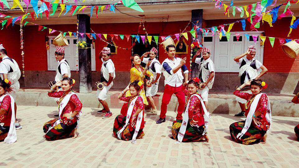   लोकदोहोरी गीत ‘गैरावारी फूल फूल्यो’ सार्वजनिक (भिडियोसहित)