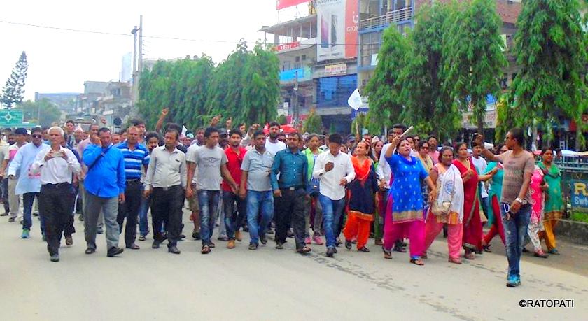   टिकटलाई लिएर इटहरी काङ्ग्रेसमा विवाद : जिल्ला र क्षेत्रिय कार्यालयमा तालाबन्दी, बागी उठाउने चेतावनी