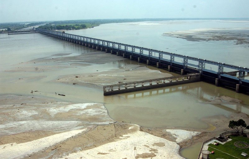   कोशी नदी तटबन्ध निर्माणमा रोक, स्थानीयमा त्रास