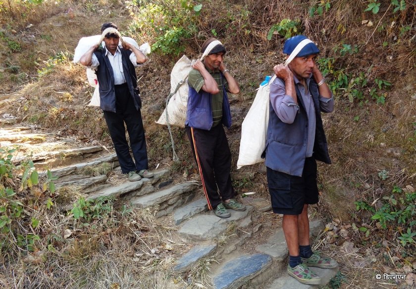   दूध बेच्न दैनिक छ घण्टा पैदल