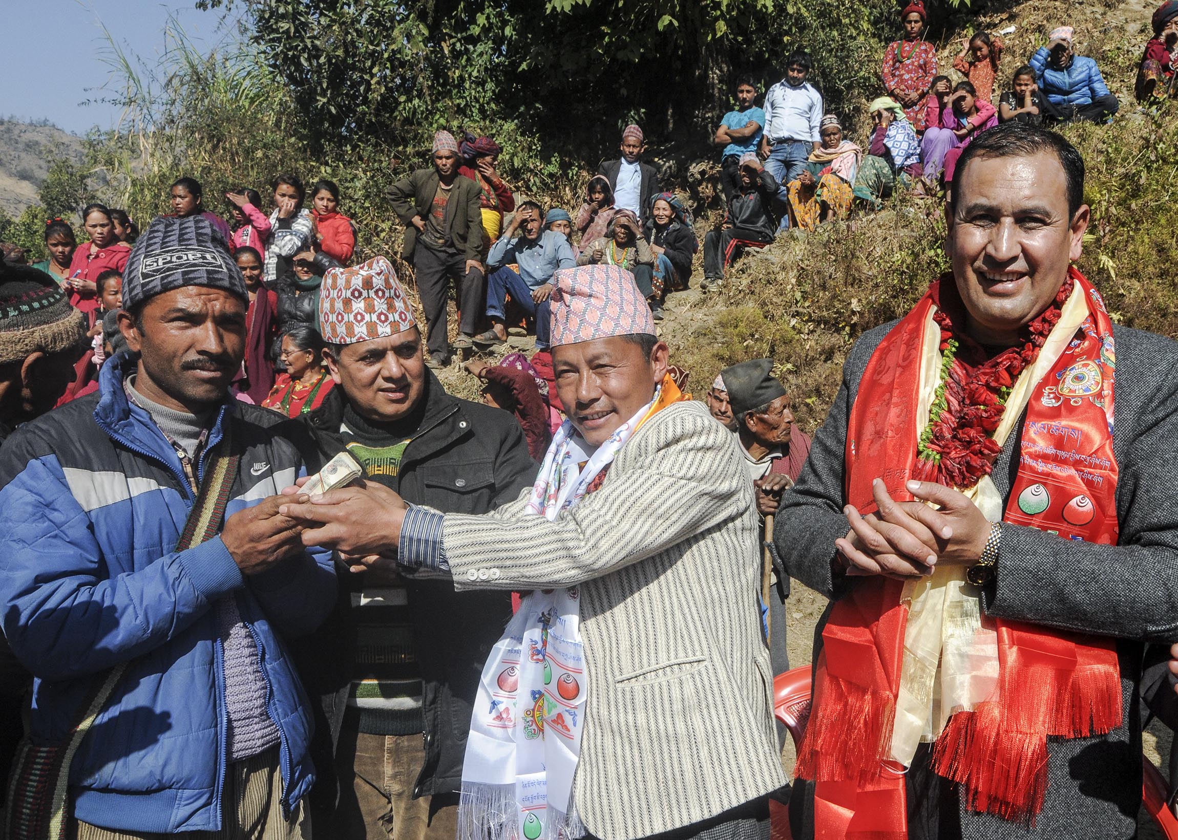 दुर्गम पोकली गाविसमा पहिलो किस्ता वितरण