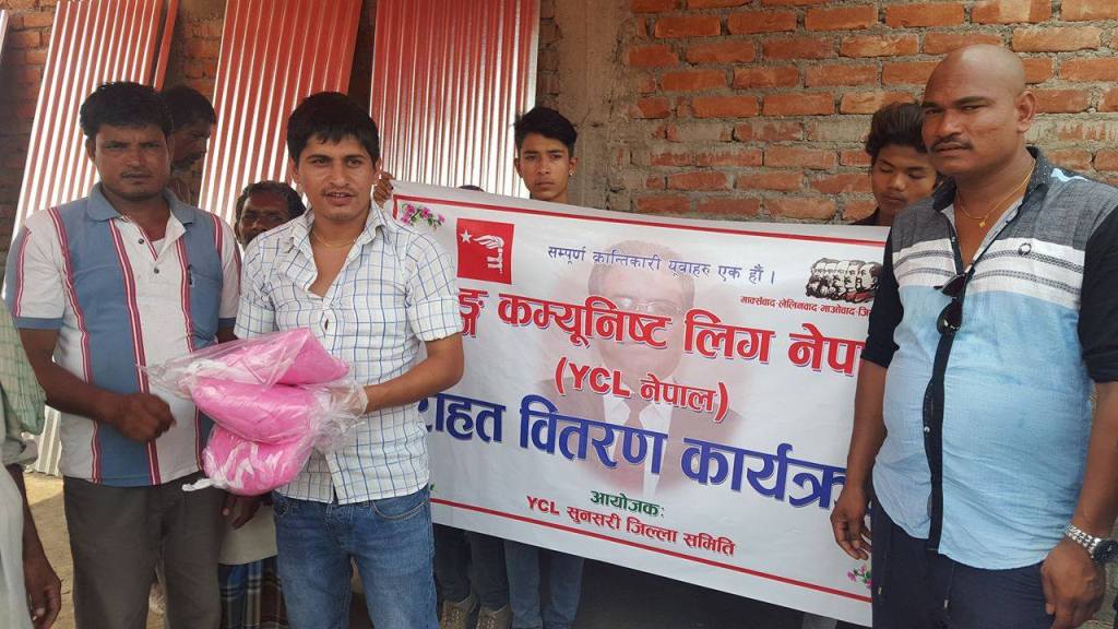   आगलागी पिडितलाई जस्तापाता र झुल बितरण