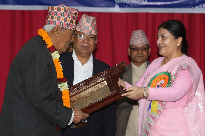   पुष्पलाल पुरस्कार स्याङ्बो, उपाध्याय र पटेललाई
