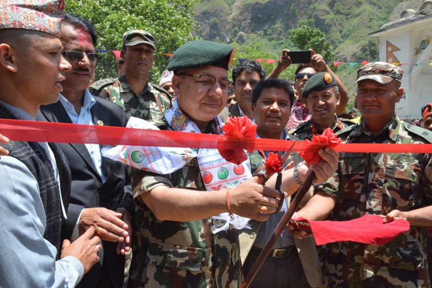   १० महिनामै सेनाले बनायो सडक, प्रधानसेनापति भन्छन्, ‘दिएको जिम्मेवारी पूरा गर्छौं’