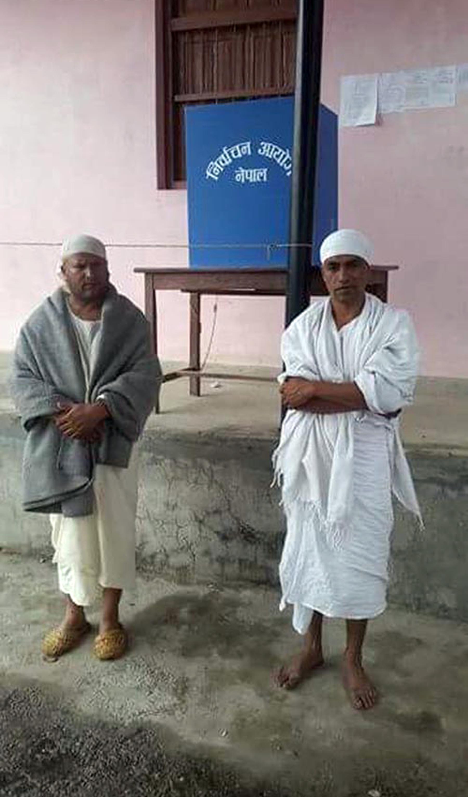   मतदान गर्न किरियापुत्री बसेका पनि पुगे