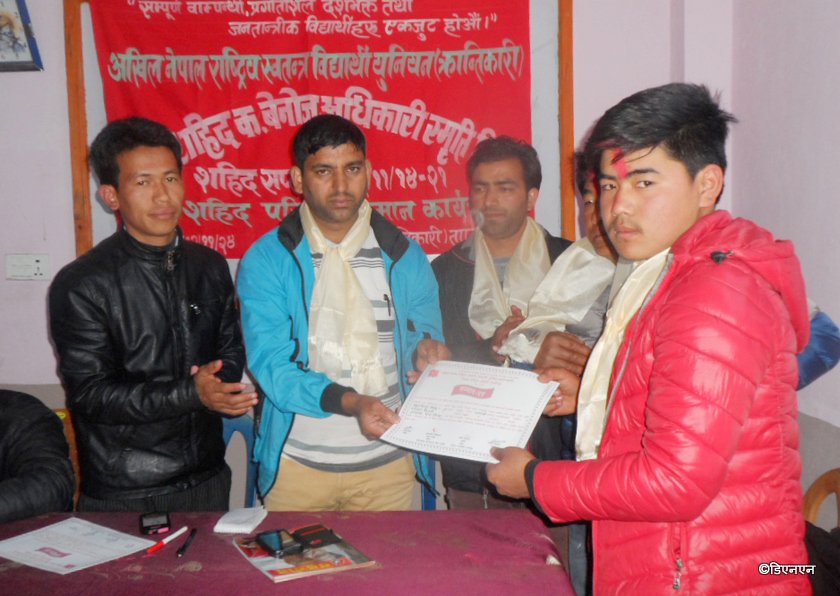   क्रान्तिकारीद्वारा सहिद परिवारको सम्मान