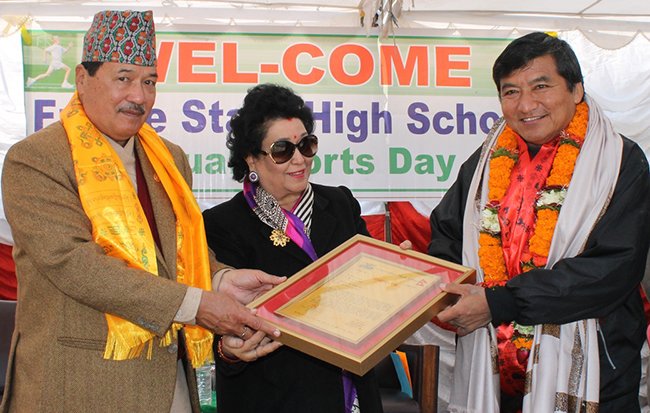   पहिलो अन्तर्राष्ट्रिय गोलकर्ता घले नगदसहित सम्मानित