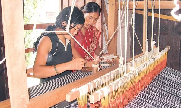   अल्लोको कपडा उत्पादनबाट सक्षम बन्दै रुकुमका महिला