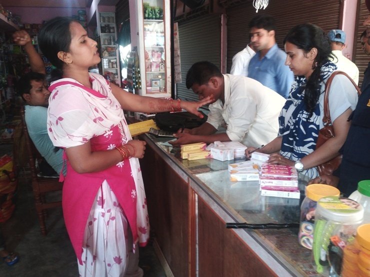  औषधी पसलेहरु भागाभाग :  ६ वटा पसलमा लाग्यो ताला (फोटोफिचर)