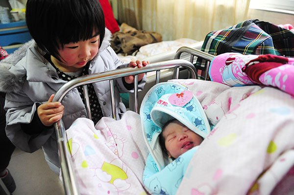 दोस्रो सन्तान जन्माउने जोडीलाई चीन सरकारले पुरस्कार र भत्ता दिने