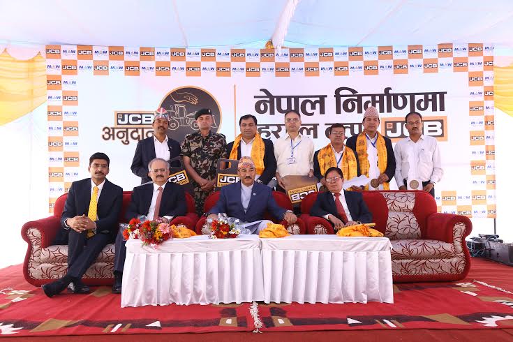   जेसीबीद्वारा मेसिन हस्तान्तरण