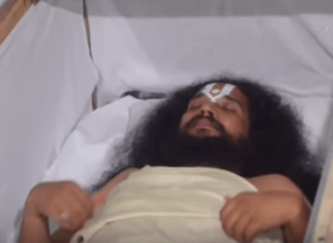   भू–समाधि लिएको दाबी गर्ने कृष्णजी महाराजद्वारा दुईवटा नागरिकता भएको स्वीकार